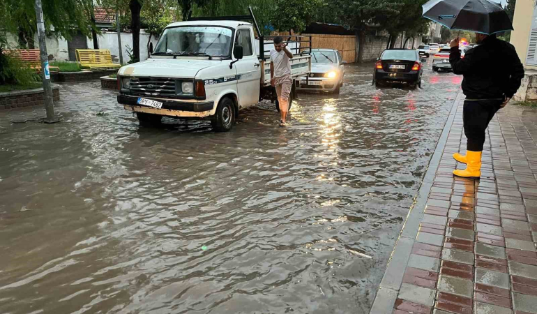 Aydın’da Sağanak Yağışlar Hayatı Olumsuz Etkiledi